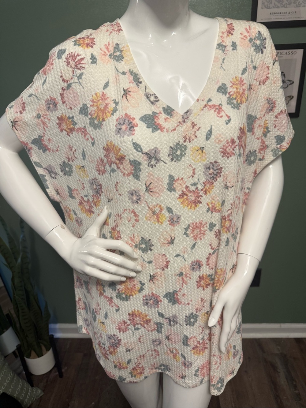 Lane Bryant Cream Floral V-Neck Tunic with Pink & Yellow Blooms NWT 22/25